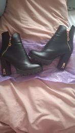 Laarsjes met hak maat 40, Ophalen of Verzenden, Zo goed als nieuw, Zwart