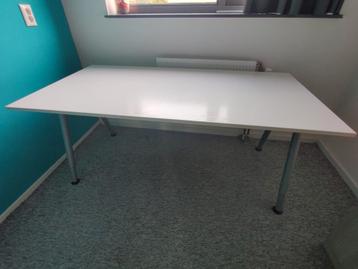 Ikea thyge bureau / table. Height adjustable 