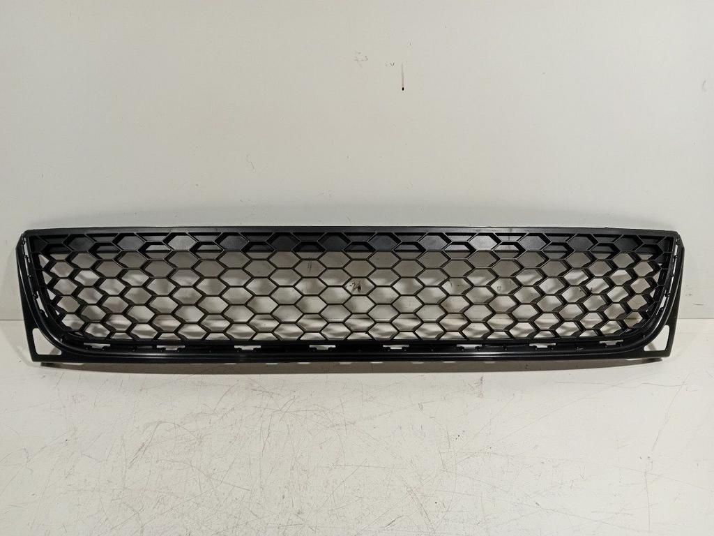 Grille Volkswagen Golf, Onderdelen@venauto.nl, Van der Ven Autorecycling B.V., Gebruikt, Ettenseweg 76, 4706 PB Roosendaal, The Netherlands