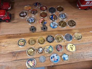 Collectie grote collector munten in hoesjes beschikbaar voor biedingen