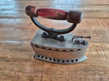 Strijkijzer Antiek beschikbaar voor biedingen