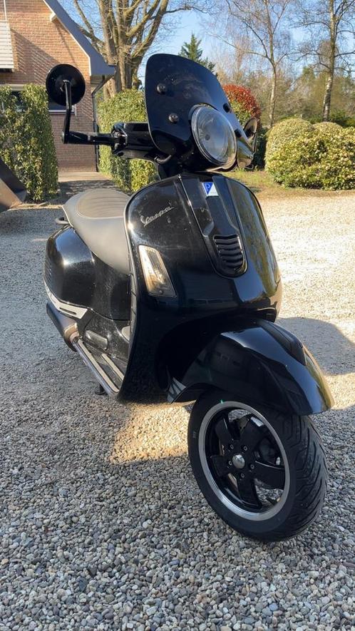 Vespa gts 300 brom, Fietsen en Brommers, Brommers | Vespa, Zo goed als nieuw, Ophalen