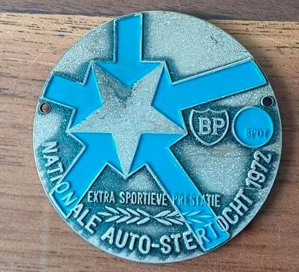 Auto Rally Badge Nationale Auto-Stertocht 1972, Verzamelen, Automerken, Motoren en Formule 1, Zo goed als nieuw, Auto's, Ophalen of Verzenden