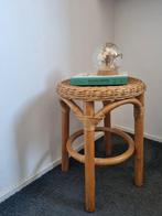 Retro / Bohemian rotan kruk, Huis en Inrichting, Krukjes, Ophalen of Verzenden, Zo goed als nieuw, Hout