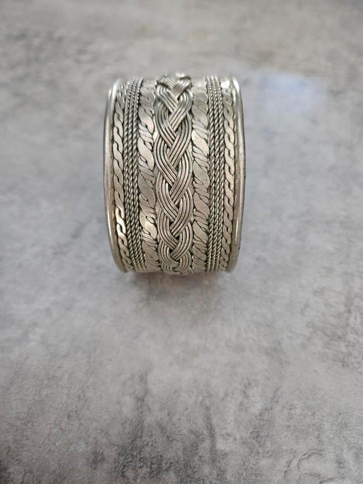 Zilveren Armband met Gevlochten Detail, Sieraden, Tassen en Uiterlijk, Armbanden, Zo goed als nieuw, Staal, Zilver, Ophalen of Verzenden