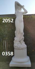 Verlegen vrouw op zuil,, Ophalen, Nieuw, Beton, Mensenbeeld
