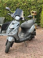 Piaggio Zip 2017 4T2V 80cc Nardo Grey, Fietsen en Brommers, Scooters | Piaggio, Ophalen, Maximaal 45 km/u, Zip, Zo goed als nieuw