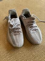 YEEZY boost lichtgrijs (maat 37 1/3), Overige kleuren, Ophalen of Verzenden, Sneakers of Gympen, Gedragen