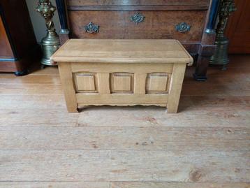 Massief eiken mini kist van Meubelfabriek Oisterwijk Vintage beschikbaar voor biedingen