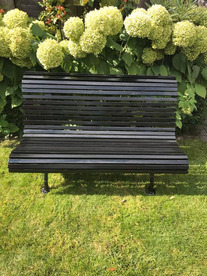 Gerestaureerde tuinbank met gietijzeren poten, Tuin en Terras, Overige Tuin en Terras, Zo goed als nieuw, Ophalen of Verzenden