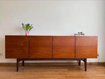 Prachtige strakke vintage dressoir lowboard  teakhout  beschikbaar voor biedingen