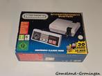 Nintendo Classic Mini: NES (Boxed), Spelcomputers en Games, Spelcomputers | Nintendo NES, Ophalen of Verzenden, Gebruikt, Met 1 controller
