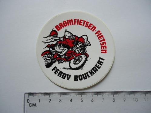 sticker Ferdy Bouckaert fietsen bromfietsen strip retro moto, Verzamelen, Stickers, Zo goed als nieuw, Overige typen, Verzenden