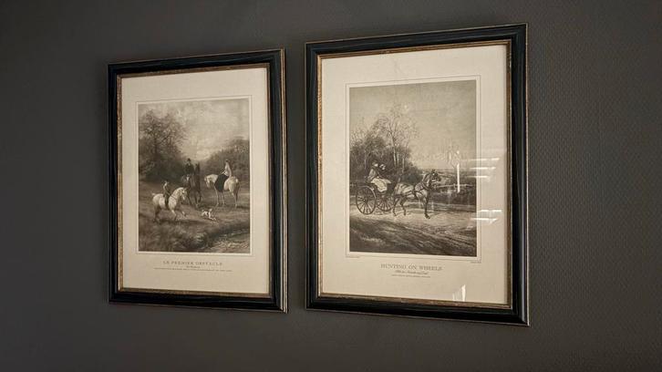 Fotolijsten met Print: 'Le premier obstacle' & 'Hunting', Antiek en Kunst, Kunst | Etsen en Gravures, Ophalen of Verzenden