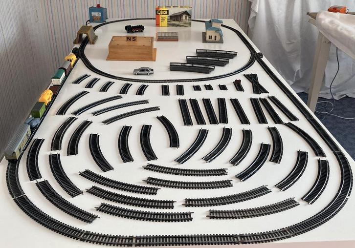 grote Lima treinbaan met loc-6wagons-wissels-rail-tunnel etc, Hobby en Vrije tijd, Modeltreinen | H0, Zo goed als nieuw, Rails