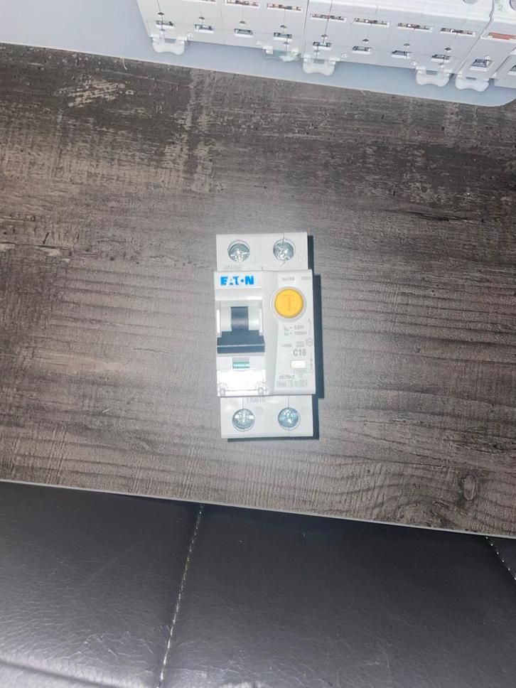 Aardlekautomaten & Schakelaars, Doe-het-zelf en Verbouw, Elektra en Kabels, Gebruikt, Schakelaar, Ophalen of Verzenden