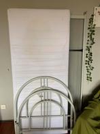 Single bed with mattress for free, Huis en Inrichting, Slaapkamer | Bedden, Ophalen of Verzenden, Gebruikt, Eenpersoons, Hout