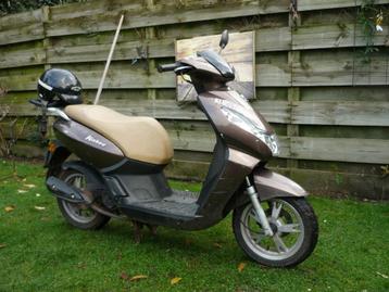 Peugeot kisbee snor incl helm beschikbaar voor biedingen