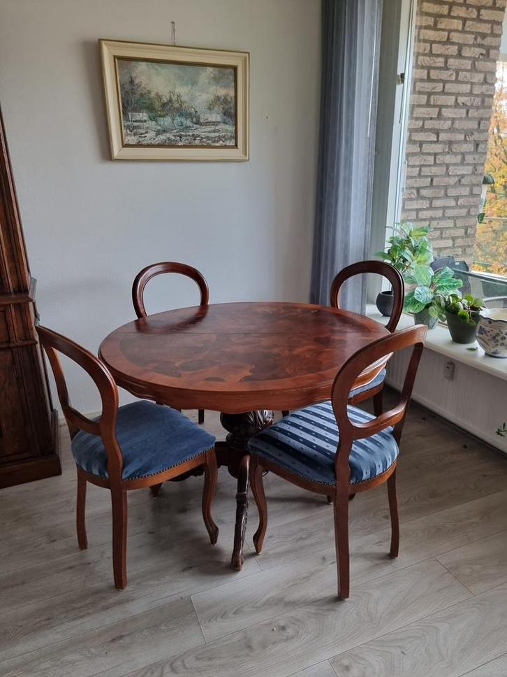 Klassieke Uitschuifbare Eettafel + 4 Gerestaureerde Stoelen, Huis en Inrichting, Tafels | Eettafels, Gebruikt, 100 tot 150 cm