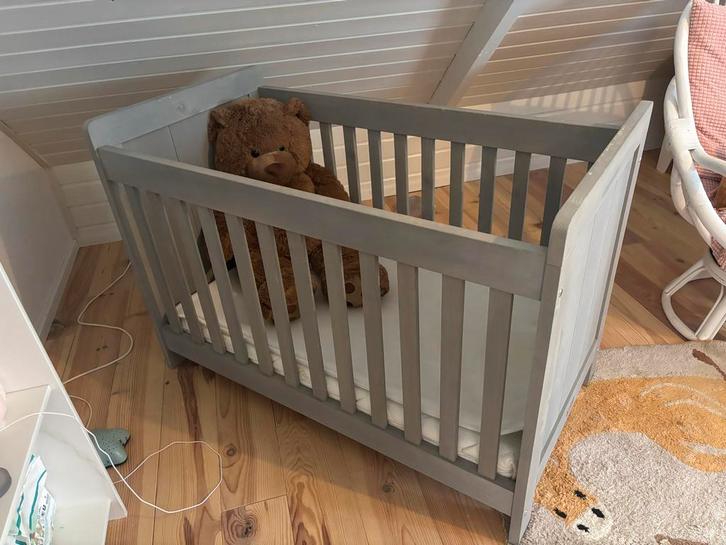 Bopita Ledikant Basic Wood Grey Wash 60x120, Kinderen en Baby's, Babywiegjes en Ledikanten, Gebruikt, Ledikant, Ophalen