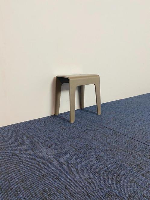 2 x Kruk Bla Station Bimbo - design Peter Brandt - grijs, Huis en Inrichting, Krukjes, Gebruikt, Hout, Ophalen
