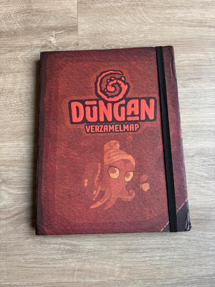 Dungan verzamelmap verzameling COMPLEET!, Hobby en Vrije tijd, Verzamelkaartspellen | Overige, Zo goed als nieuw, Overige typen