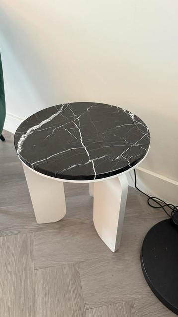 Design bijzet tafel, italiaans marmer, exclusief beschikbaar voor biedingen