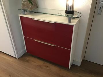 Schoenenkast - Hangend model: als nieuw! beschikbaar voor biedingen