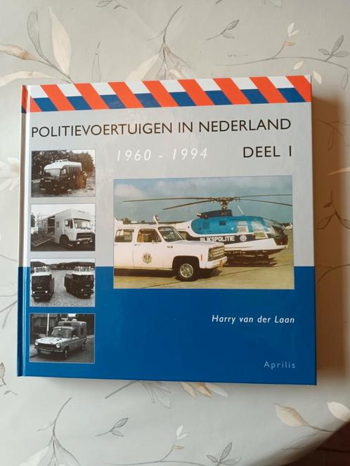Politievoertuigen in Nederland 1960 - 1994, Boeken, Auto's | Folders en Tijdschriften, Zo goed als nieuw, Ophalen of Verzenden