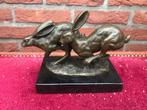 bronzen prachtbeeldje, rennende hazen, Antiek en Kunst, Ophalen of Verzenden