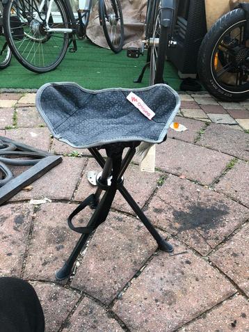 Handige klijne stoeltjes  beschikbaar voor biedingen