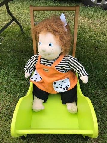 “Anna” pop en poppenwagen beschikbaar voor biedingen