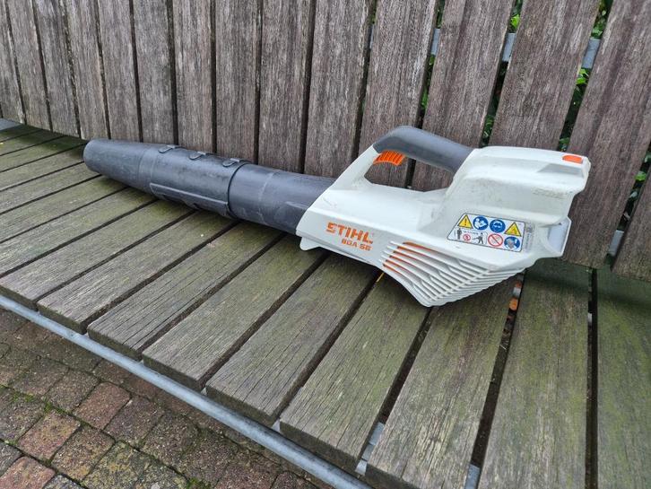 Stihl BGA 56 accu bladblazer + AK20 accu, Tuin en Terras, Bladblazers, Zo goed als nieuw, Handgedragen, Accu, Ophalen