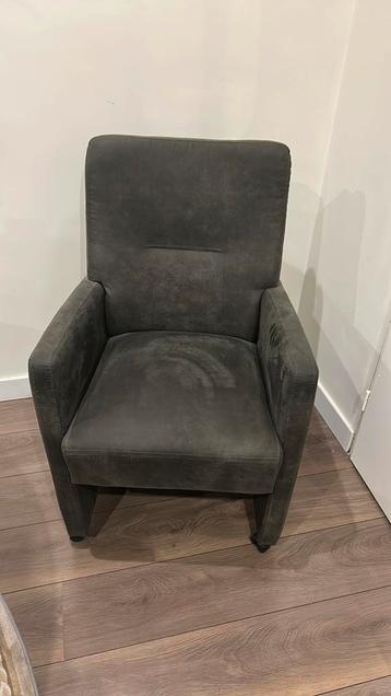 Eetkamer stoelen beschikbaar voor biedingen