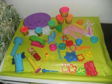 KLEI SET  MET KLEI [LEKKER SPELEN IN DE VAKANTIE!!!!!!!] beschikbaar voor biedingen