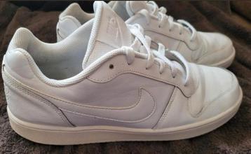 Nike wit laag maat 45 beschikbaar voor biedingen