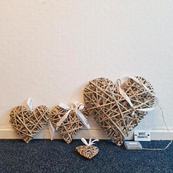 4x Rieten Hart / Krans met Hanger beschikbaar voor biedingen