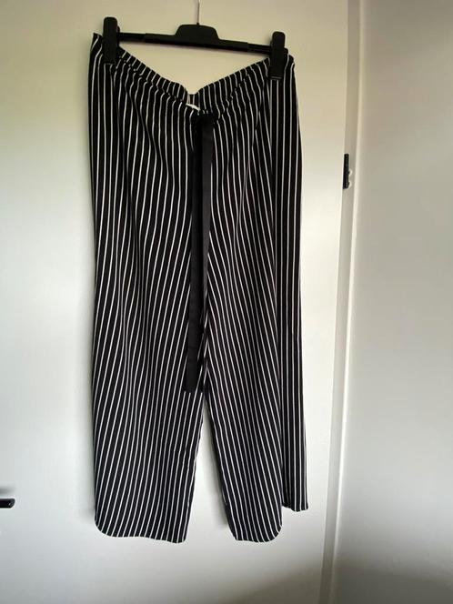BROEK VANILIA STREEP maat 42, Kleding | Dames, Broeken en Pantalons, Zo goed als nieuw, Maat 42/44 (L), Zwart, Lang, Ophalen of Verzenden