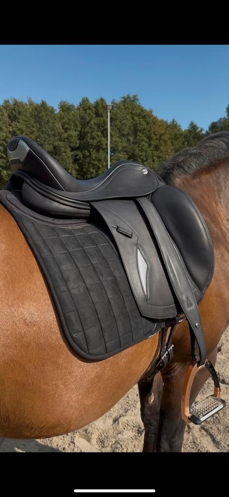 Betaal je nieuwe zadel in termijnen / delen, Dieren en Toebehoren, Paarden en Pony's | Zadels, Zo goed als nieuw, Dressuur, Ophalen
