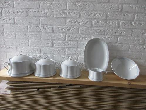 incompleet servies v Schirnding Bavaria in wit + blauw/grijs, Huis en Inrichting, Keuken | Servies, Gebruikt, Overige typen, Overige stijlen