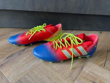 TE KOOP!Voetbalschoen maat 38, weinig gedragen beschikbaar voor biedingen