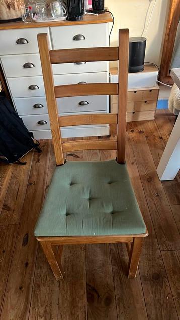 6 stoelen en kussens beschikbaar voor biedingen