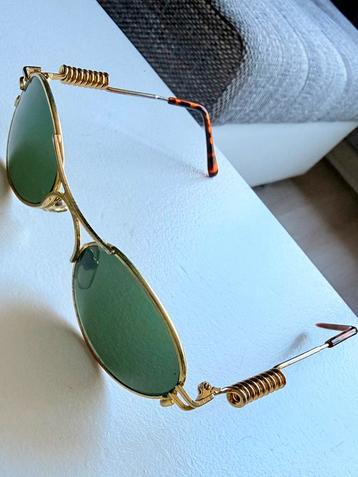 Moderne Zonnebril - Perfect Als Fashion Statement! beschikbaar voor biedingen