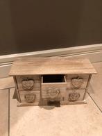 Mooi theekistje 6 vakken van hout met hartjes, Ophalen of Verzenden, Zo goed als nieuw