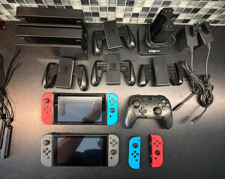 2x Nintendo Switch + Accessoires (Zie Foto's), Spelcomputers en Games, Games | Nintendo Switch, Gebruikt, Overige genres, 3 spelers of meer