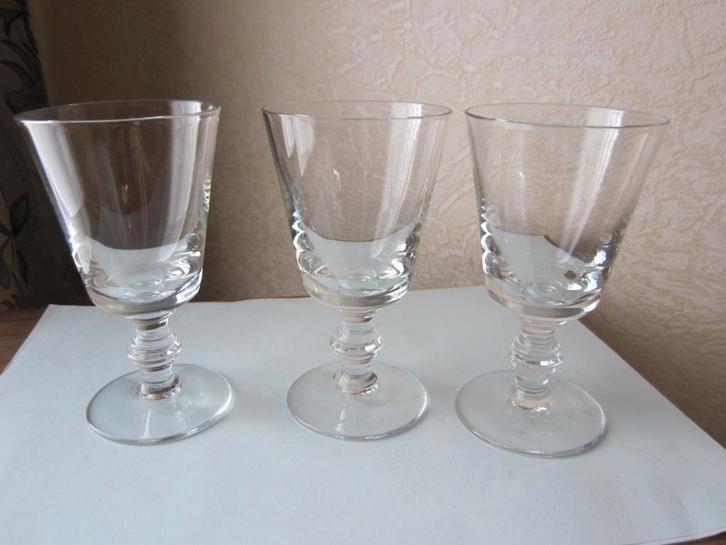 Vijf witte wijnglazen La Rochère cristalline model Antoine, Antiek en Kunst, Antiek | Glas en Kristal, Verzenden