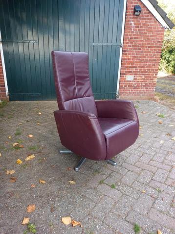 Elegante heerlijke relaxfauteuil op draaivoet  beschikbaar voor biedingen