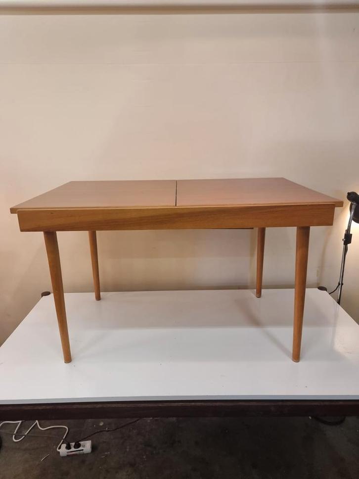Uitschuifbare tafel jaren 60 klein model 66cm hoog!, Huis en Inrichting, Tafels | Sidetables, Zo goed als nieuw, 25 tot 50 cm