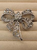 Antiek stijl broche met strik en strass