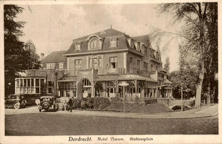 Dordrecht - Hotel Ponsen - Stationsplein, Verzamelen, Ansichtkaarten | Nederland, Gelopen, Zuid-Holland, Voor 1920, Ophalen of Verzenden